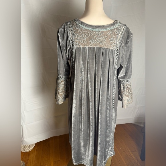 POL Gray Velvet Tunic with Lace Accents - Picture 2 of 9